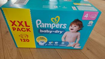 120 couches Pampers T4
