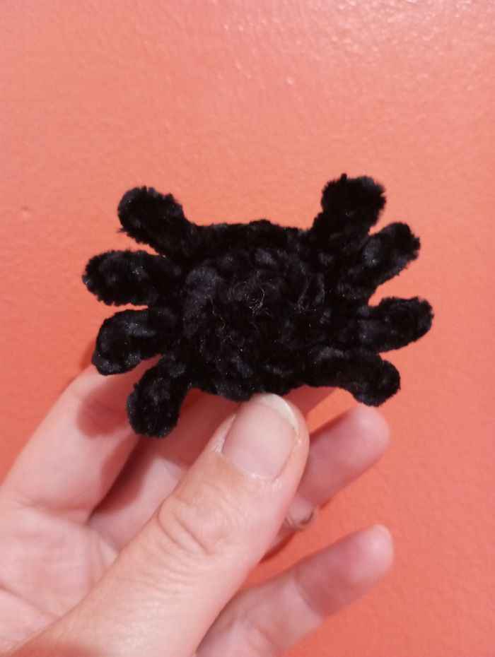 Halloween : porte-clés petite araignée au crochet - photo numéro 5