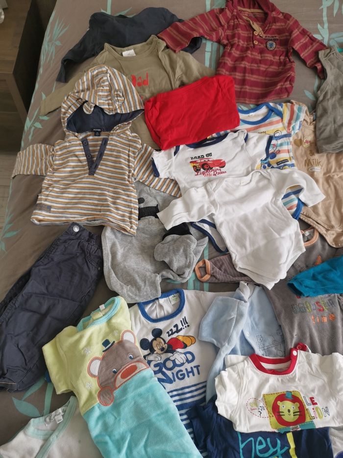 Lot de 47 vêtements bébé 6 mois - photo numéro 3