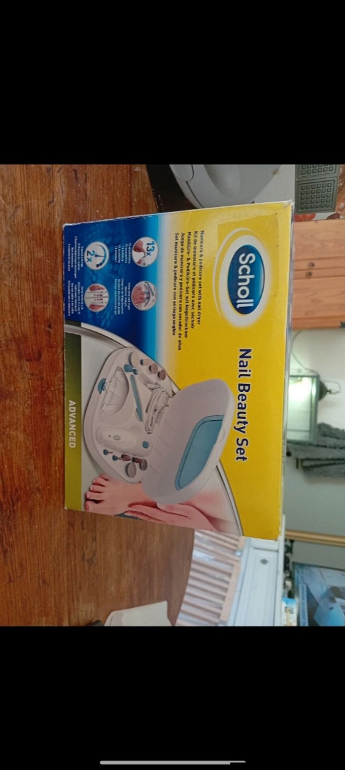 Set manucure et pédicure avec séchoir marque scholl - photo numéro 3