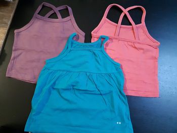 Lot 3 débardeurs bébé fille 18 mois redoute violet rose vert neuf