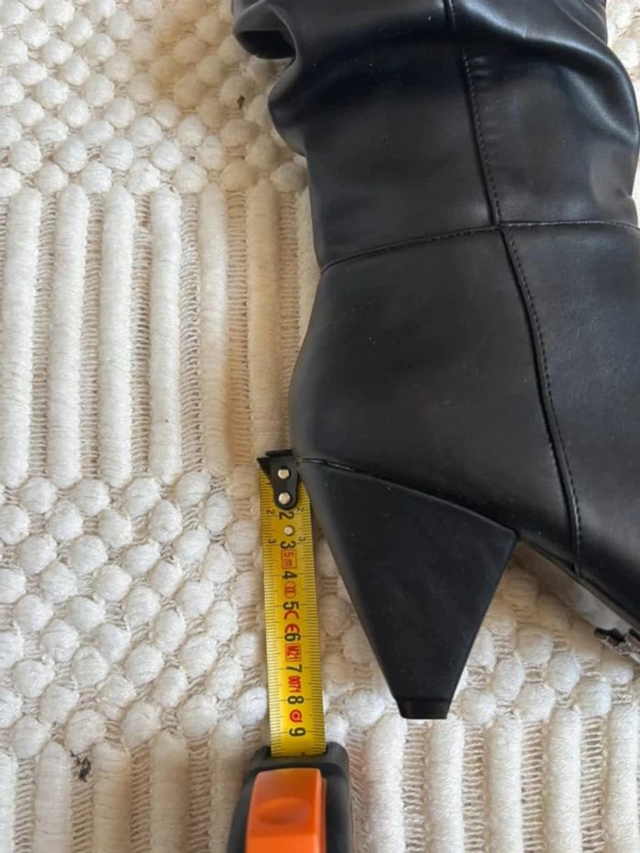 Bottes noires à talons taille 36 - photo numéro 9