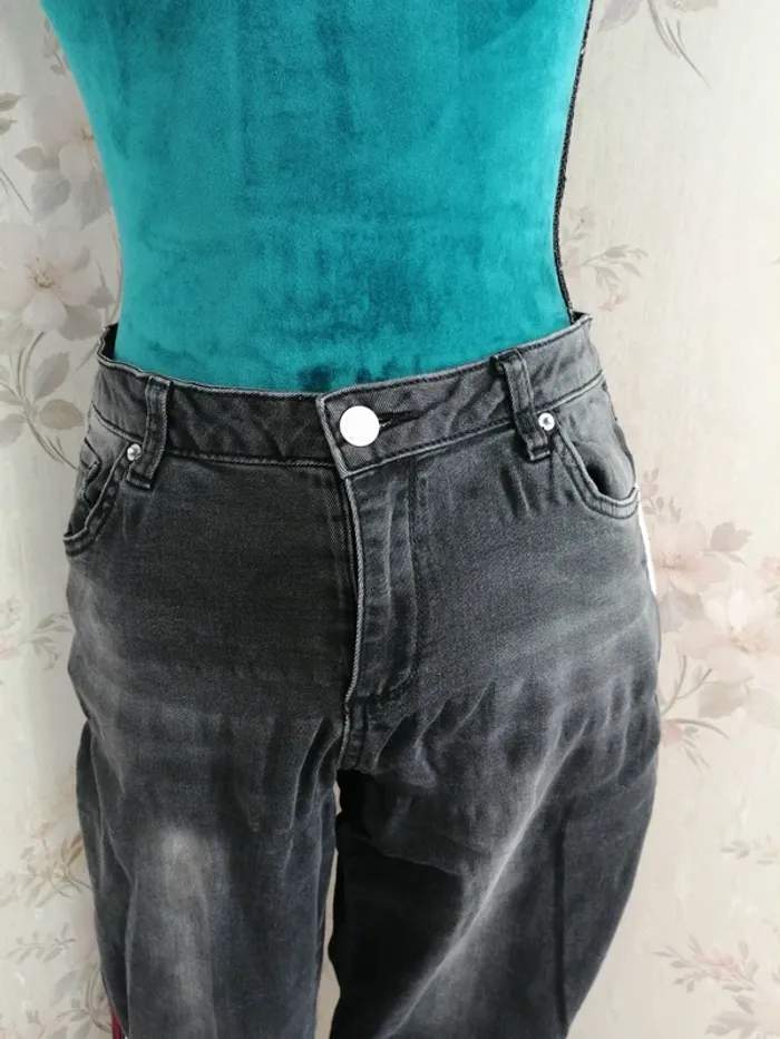 Jeans skinny noir délavé avec rubans rouge et blanc / jennyfer / (40) - photo numéro 3