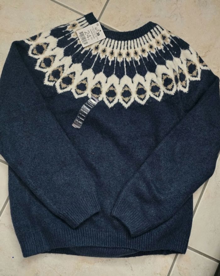 Neuf (non porté) pull 12 ans fille