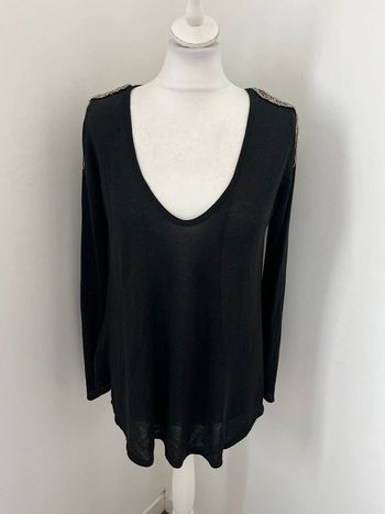 Pull noir et perles argentées Zara M