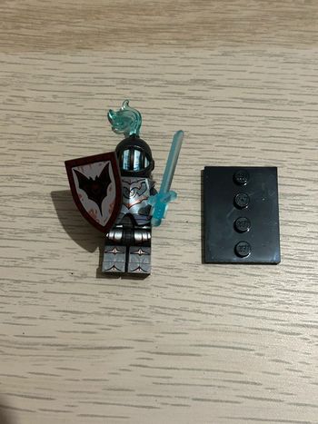 Minifigurine lego 71025 série 19  le chevalier de la peur fright knight