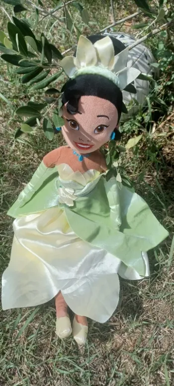 Peluche tiana la princesse et la grenouille disneyland paris