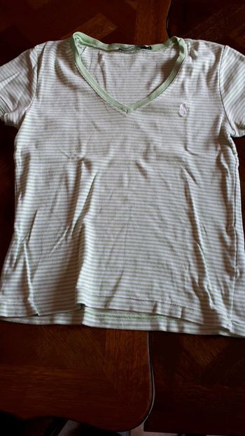 T shirt col v ralph lauren convient pour un 40/42