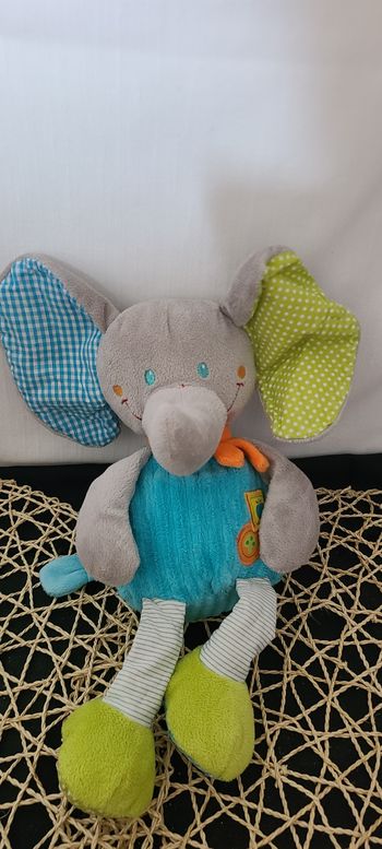 Mots d'enfants doudou éléphant vert bleu orange pomme champignon