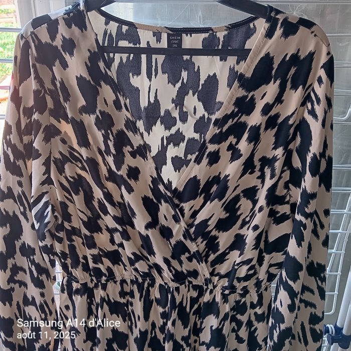 Robe beige avec motif noir - photo numéro 4