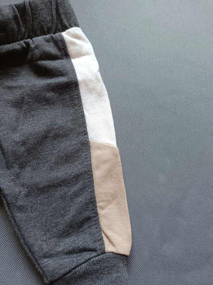 Bas de jogging gris 🦕 Taille 2/3 mois - photo numéro 4