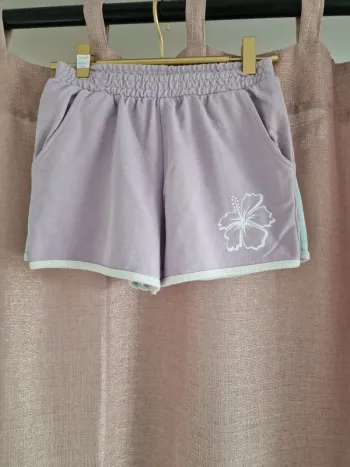 Short fille