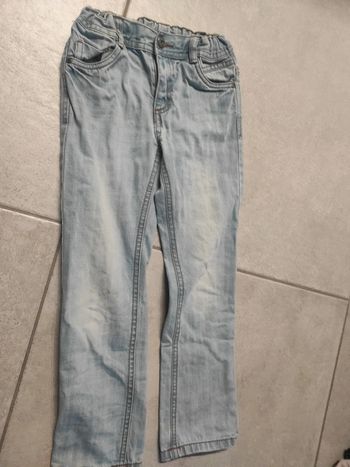 Jean 6 ans tape à l'oeil