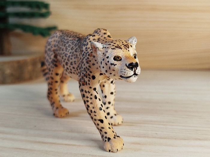 Schleich guépard en chasse Figurine animal de la savane
