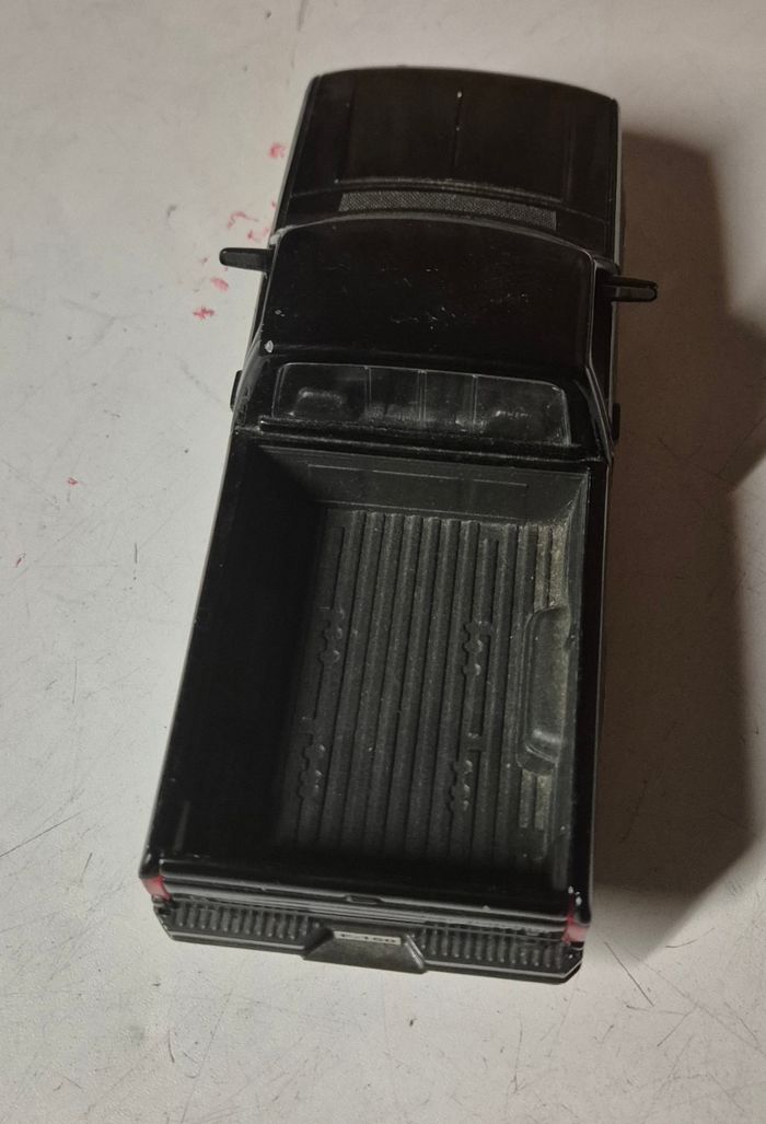 MAISTO vehicule miniature a friction ford F-150 pick up noir 1/25 - photo numéro 5