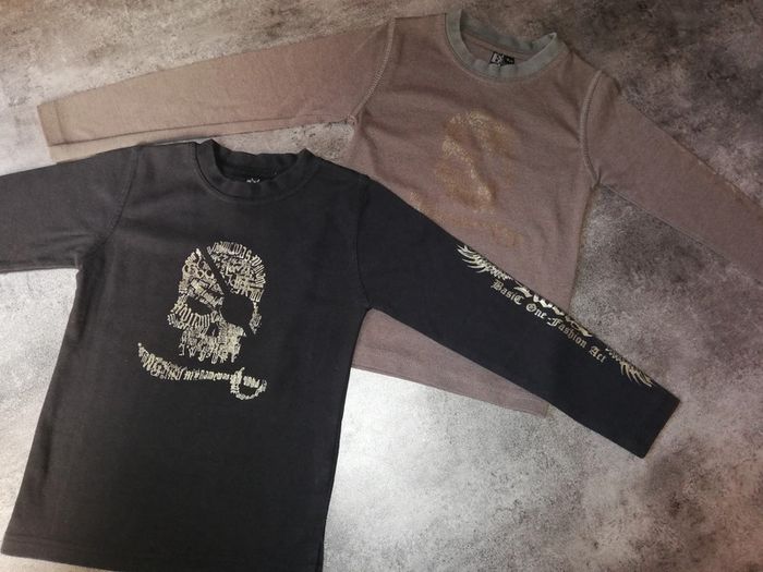 Lot de 2 t'shirts têtes de morts 8ans - photo numéro 2