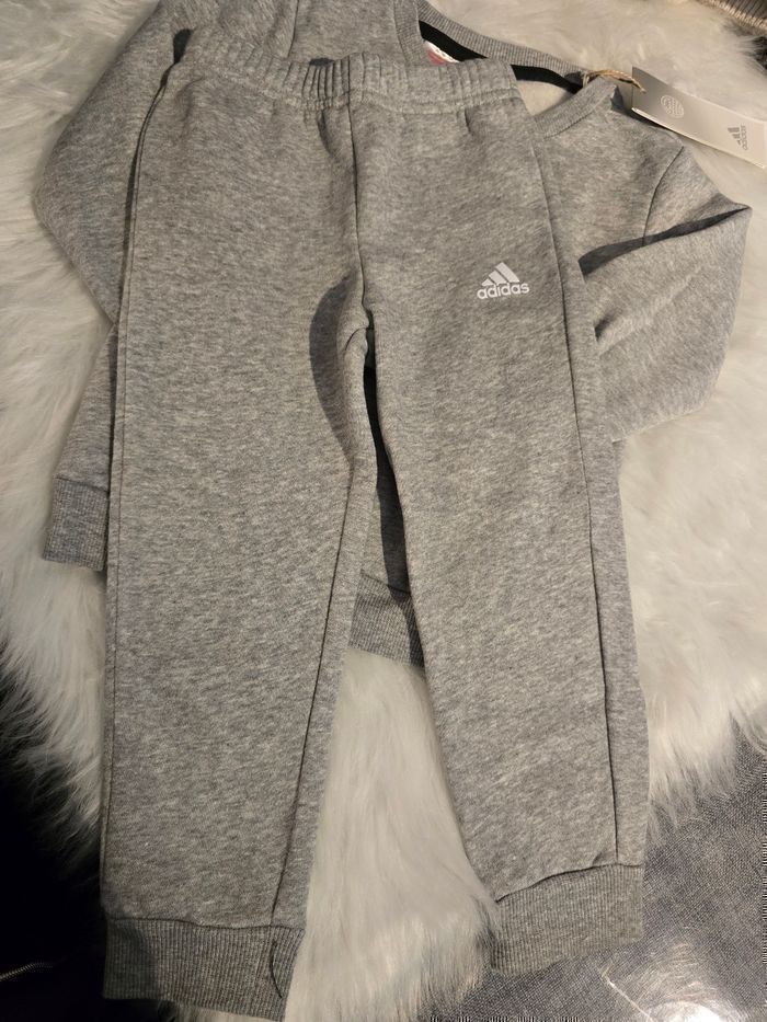 NEUF (non porté) 🏷🤩😍💙superbe jogging ADIDAS  molleton 3 ans unisex 🤩😍💙 - photo numéro 5