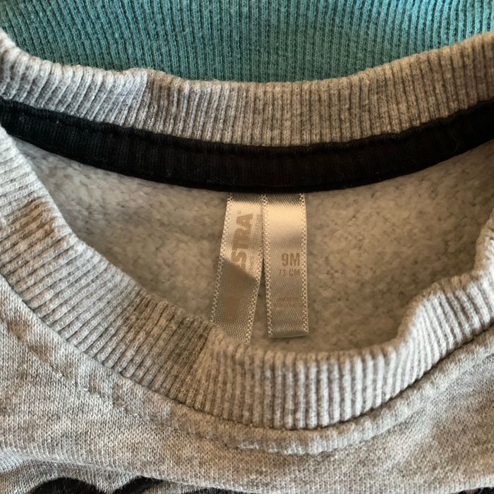 Lot 2 sweat chien & Mickey 9 mois - photo numéro 4