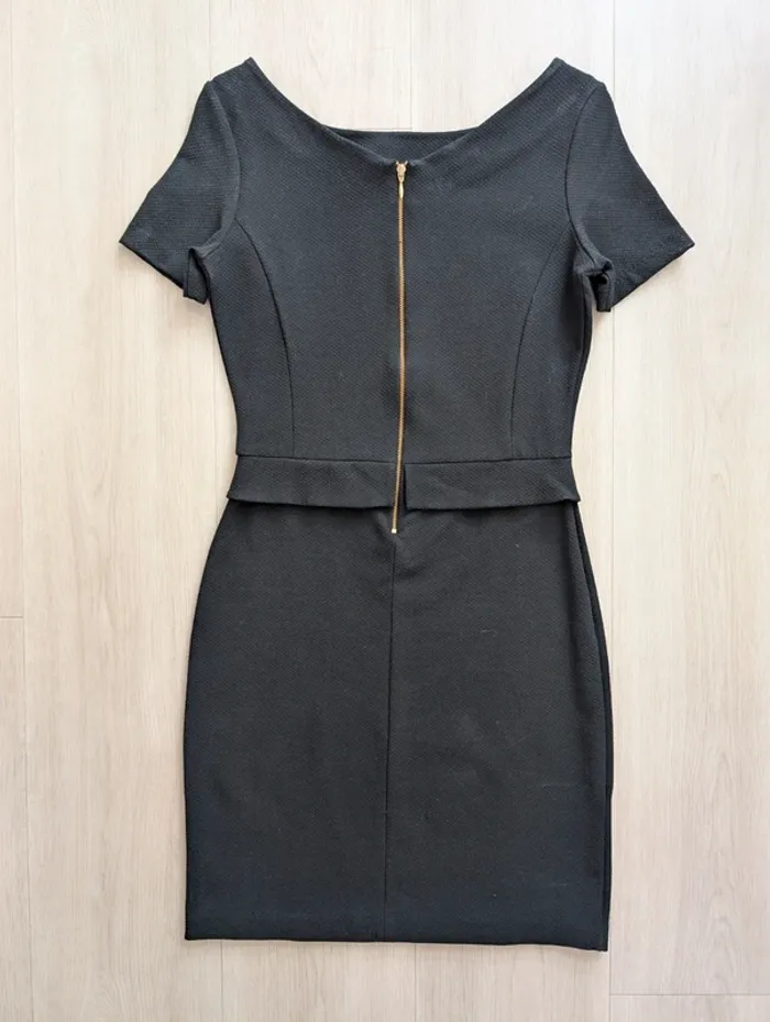 Robe noire moulante - photo numéro 3