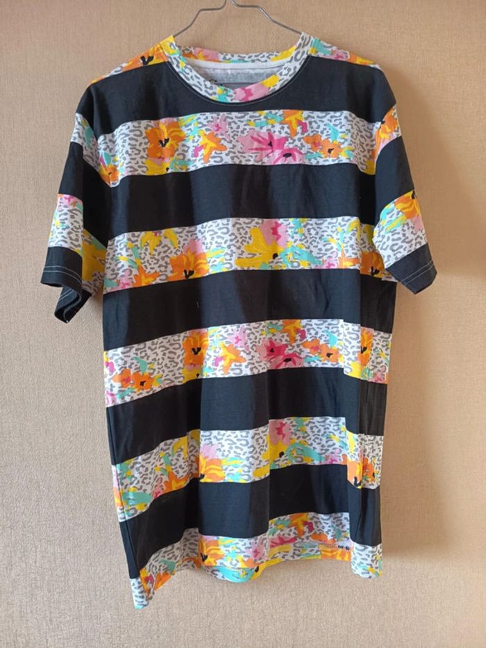 Robe courte . Marque straight Faded. (958)