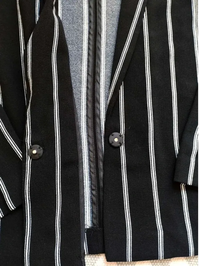 Blazer  noir  rayé  blanc  -  H&M  -  36-  Parfait  état - photo numéro 6