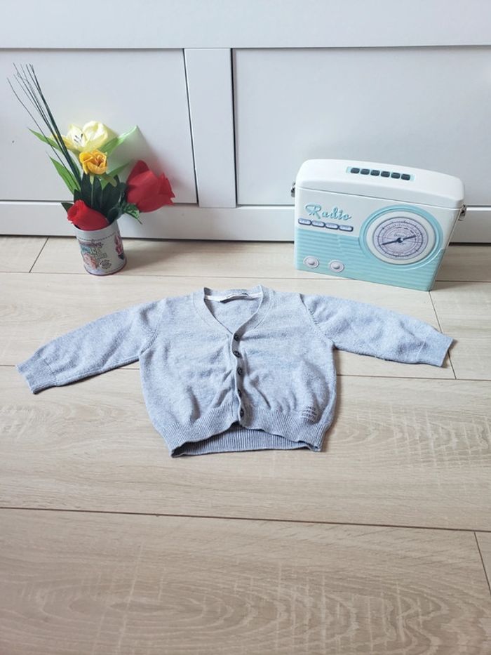 Veste grise 🎀 3 pommes taille 6 mois 3€ - photo numéro 2