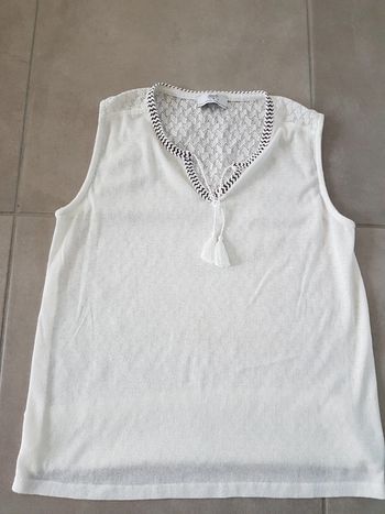 Haut sans manche bla&nc T XL  Dentelles, plus long derriere Temps des cerises