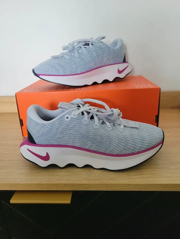 Nike Motive T40 100% Authentique