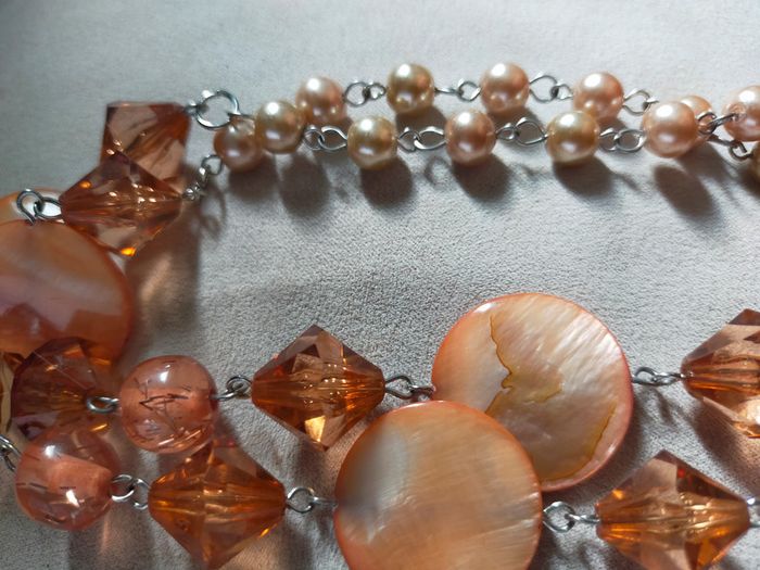 Collier perlé orangé nacré et perles imitation cristal – Tons chauds et élégance - photo numéro 2