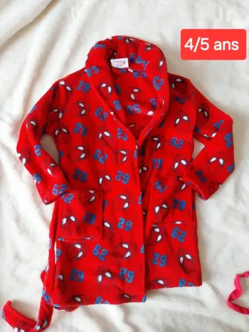 Joli peignoir spiderman 4 ans