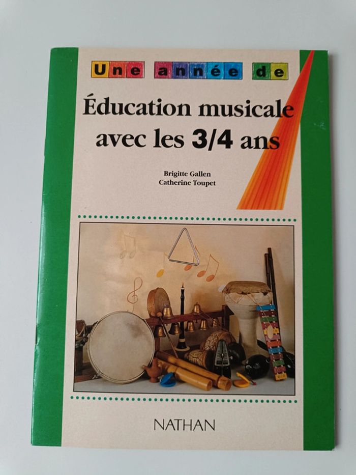 Livre pédagogique éducation musique professeur neuf  Éducation musicale avec les 3/4 ans