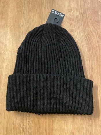Bonnet femme noir neuf avec étiquette