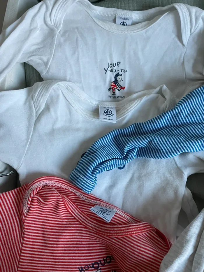 Lot de 5 bodies Petit Bateau + 1 18 mois - photo numéro 3