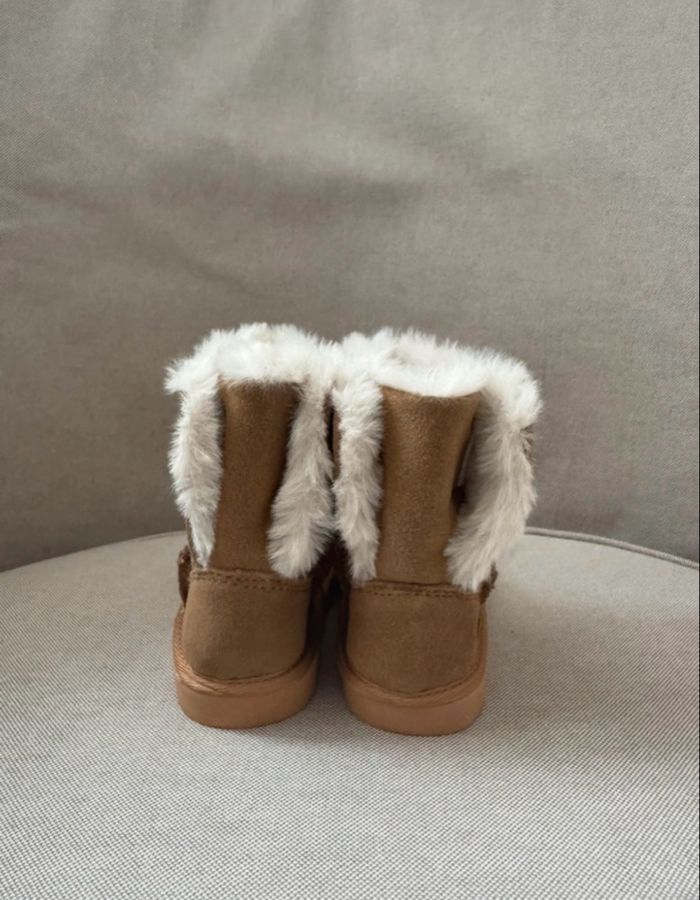 Bottines à fourrure neuves taille 21 - photo numéro 3