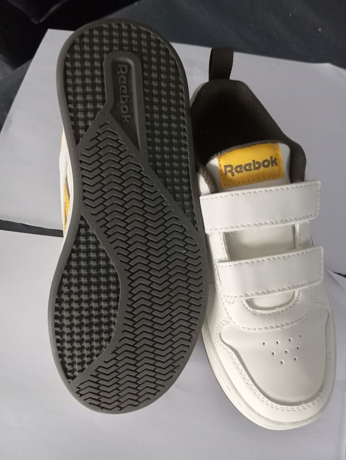 Basquette Reebok enfant  taille 30 - photo numéro 4