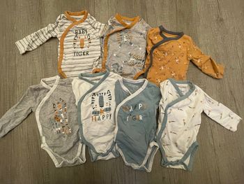 Lot de 7 bodies 1 mois