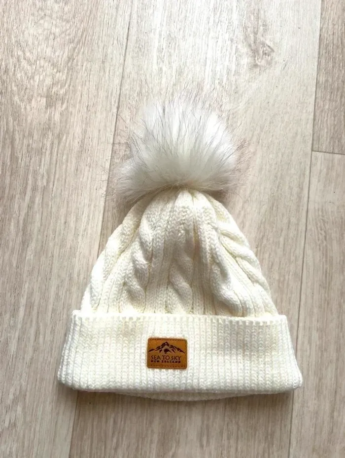 Bonnet crème à pompon Nouvelle Zélande neuf 100% acrylique - photo numéro 2