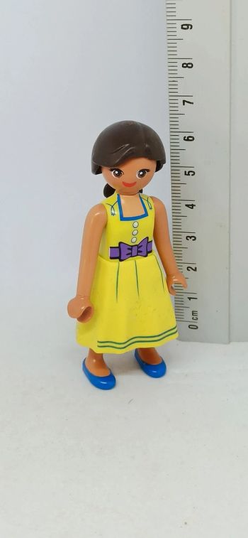 Femme robe jaune avec cheveux longs spirit playmobil