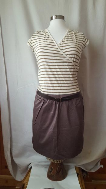 Superbe robe cache-coeur sans manches