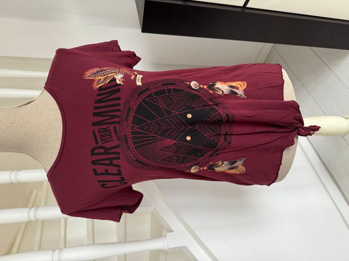 T-Shirt Clockhouse bordeaux à motifs noirs - photo numéro 2