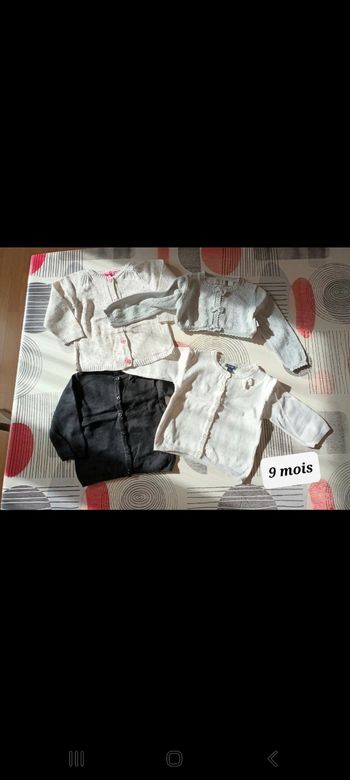 Lot 4 gilets dont Neuf Taille 9 mous 👧