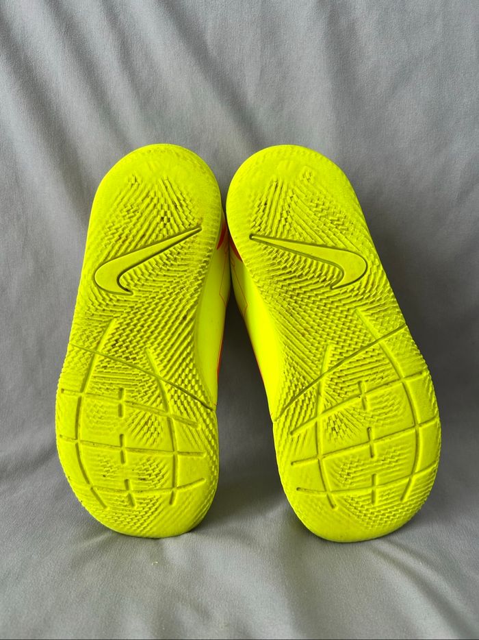 Basket Nike à scratch jaune et orange fluo enfant 28,5 - photo numéro 4