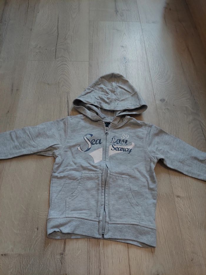 Veste zippée à capuche 4 ans tbe
