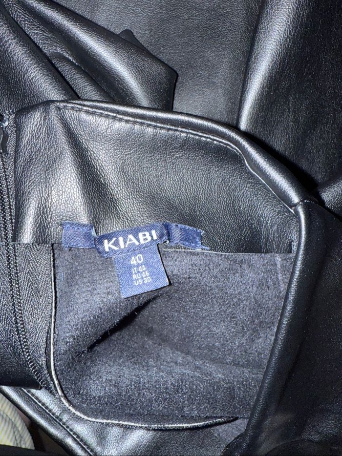 Jupe en simili cuir noir - Taille 40 - Neuve jamais portée - photo numéro 3