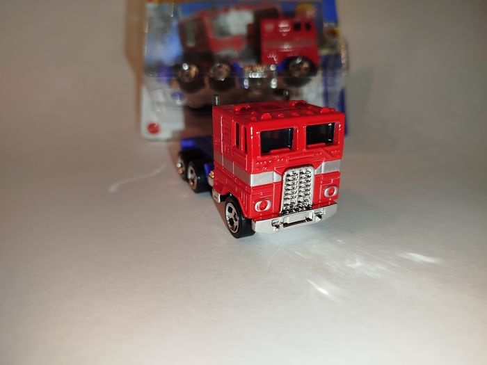 Hot Wheels Optimus Prime Transformers 2025 - photo numéro 2