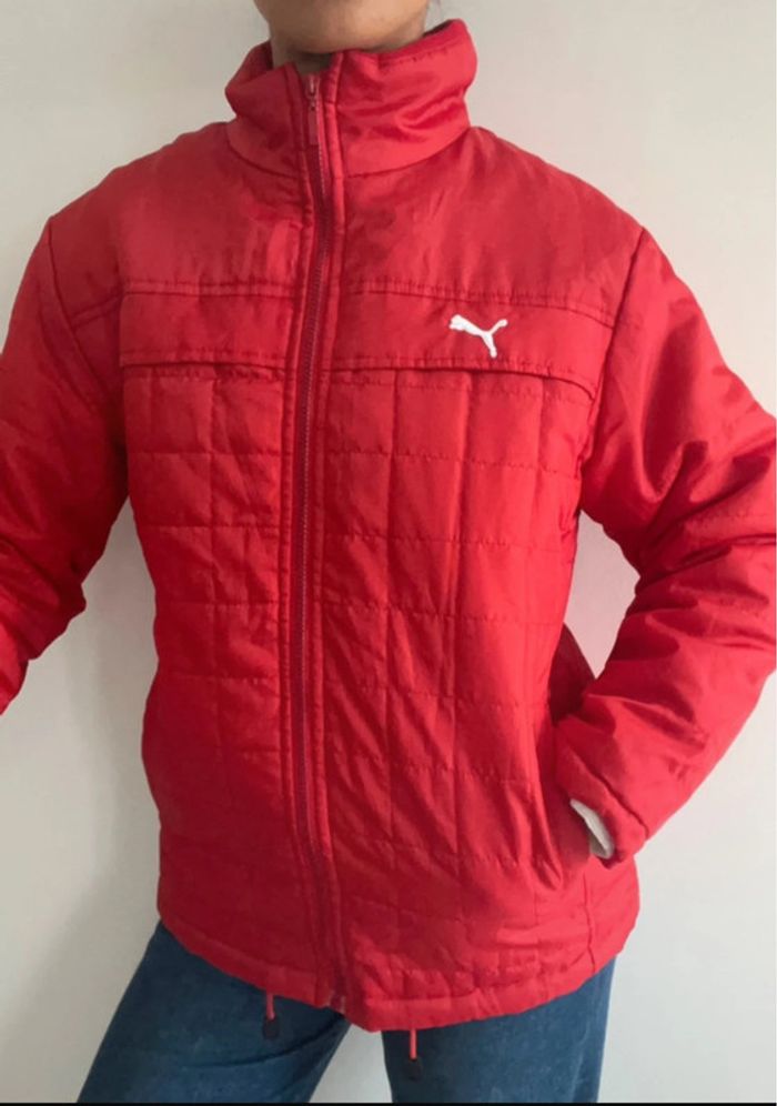 Magnifique doudoune Puma vintage taille L (unisexe ) couleur rouge.