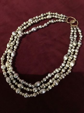 Beau collier plastron vintage. Années 90