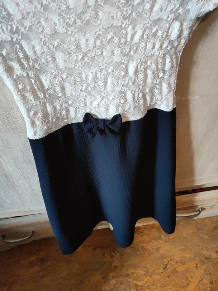 Très belle robe blanche bleue marine - photo numéro 2