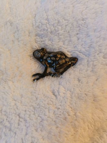 Broche Grenouille Vintage - Métal Argenté et Émail Noir/Détails Dorés
