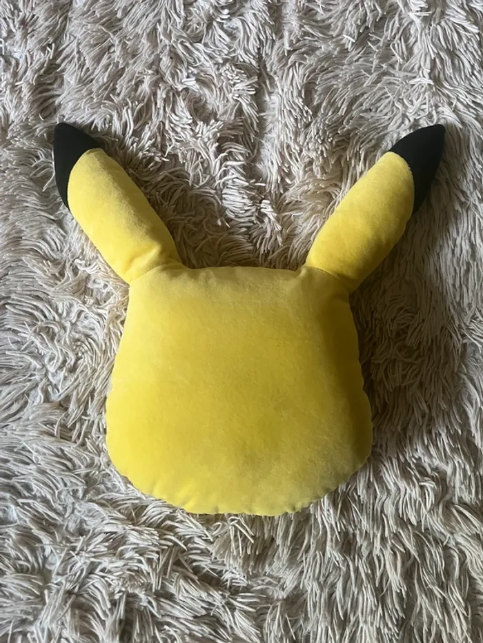 Peluche Nintendo Pikachu 20 cm sur 19 cm - photo numéro 2